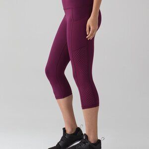 Lululemon Mind over Miles Marvel Maroon Fuchsia crop like fast and free sz 4